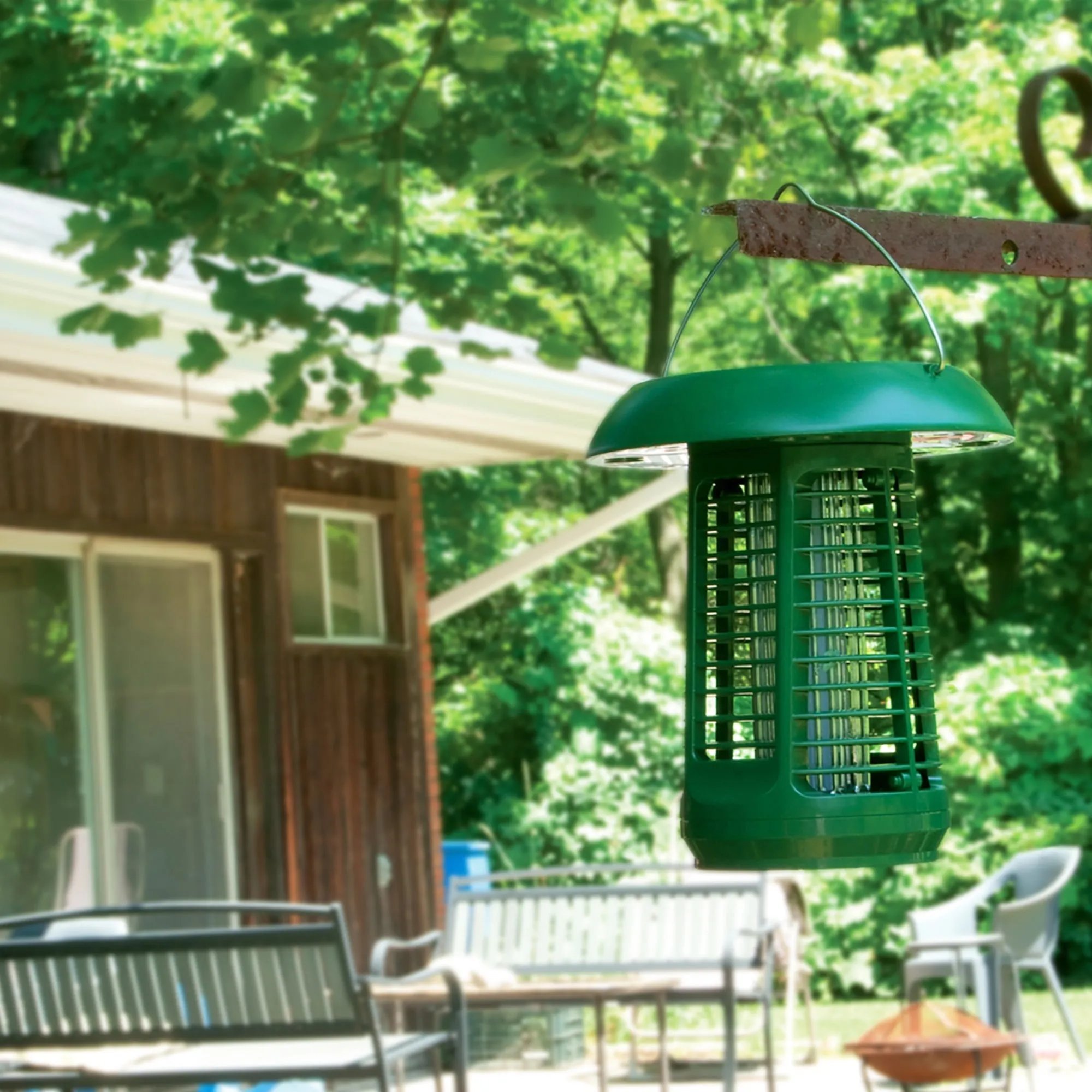 Bite Shield Solar-Powered Insect Zapper | UV Light Lure | Low-Voltage Grid | Outdoor Flying Pest Control | Moths Gnats Mosquitoes | Cottage Beach Backyard Hunting Fishing Camping Barbecue | Green