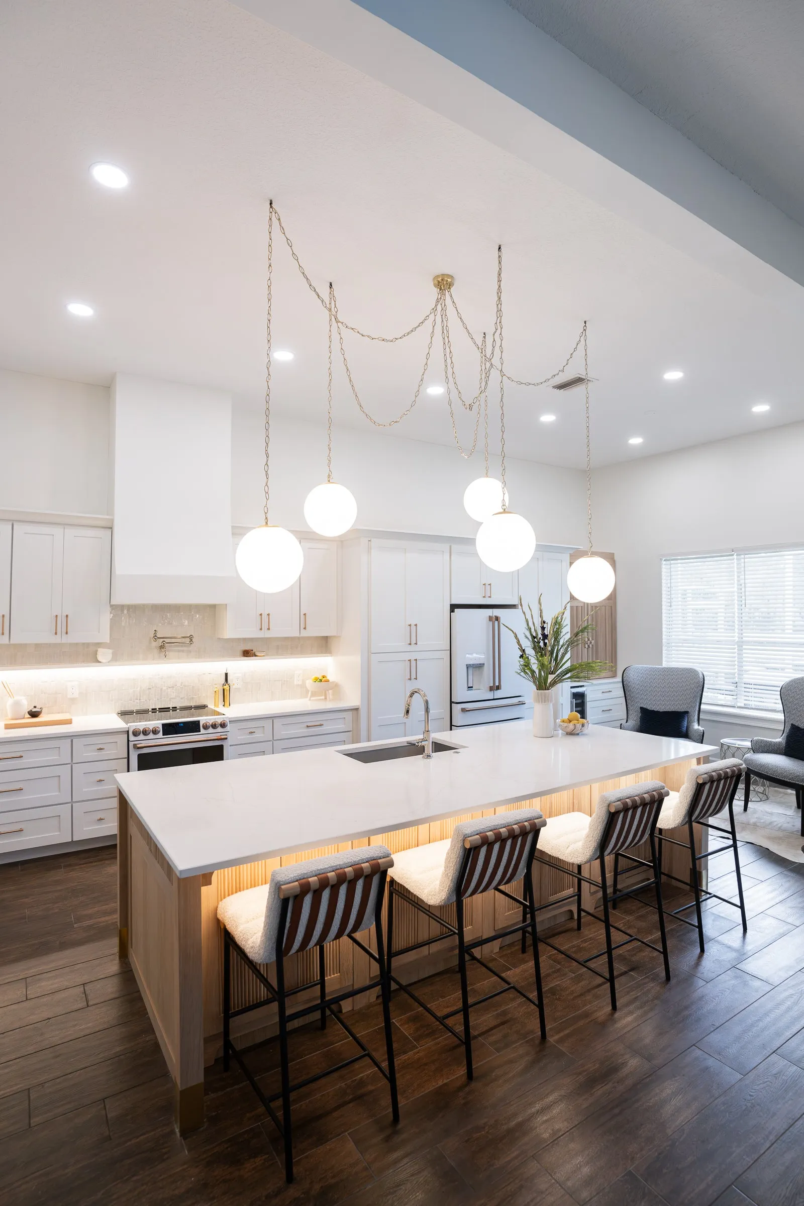 Customize: Swag Chandelier - Chain with Neckless Globe Shades