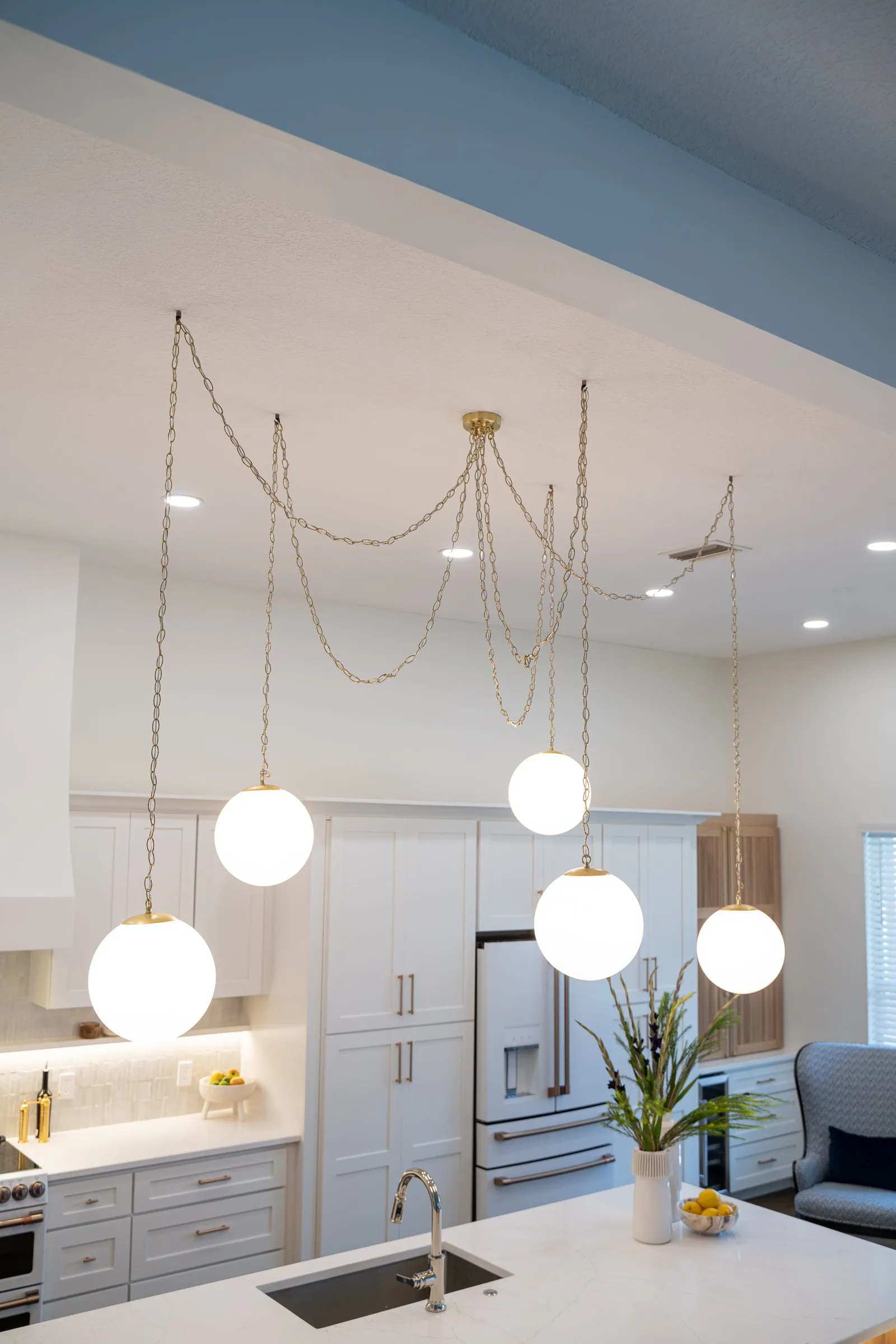 Customize: Swag Chandelier - Chain with Neckless Globe Shades