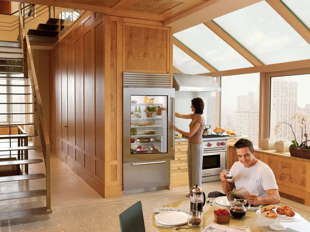 Sub-Zero BI36UASTHRH 36" Classic Over-And-Under Refrigerator/Freezer With Glass Door